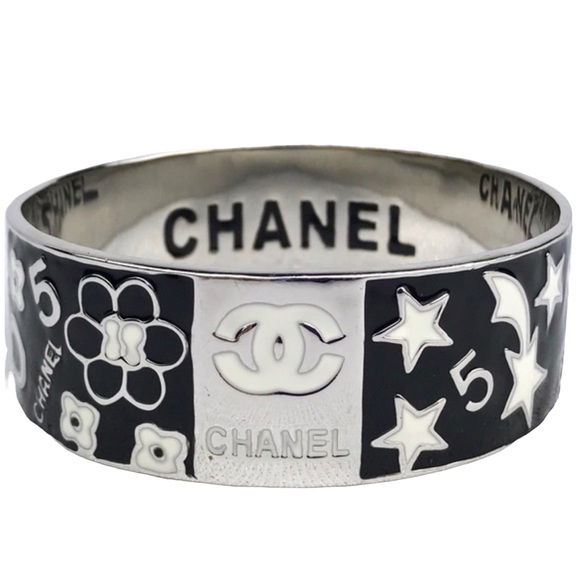 CHANEL Jewelry - AUTH Chanel Camellia Silver Metal Black Cream Enamel Bangle Cuff Bracelet